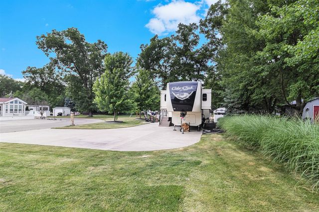 9909 S Paradise Circle, Baldwin, MI 49304