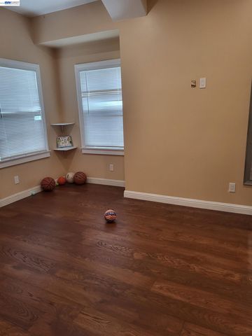 2137 E 27th, Oakland, CA 94606