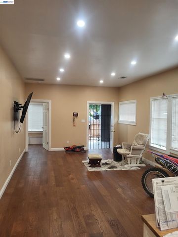 2137 E 27th, Oakland, CA 94606