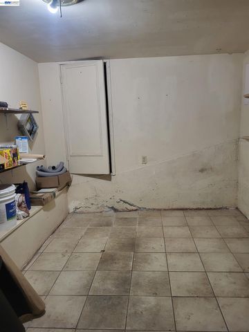 2137 E 27th, Oakland, CA 94606