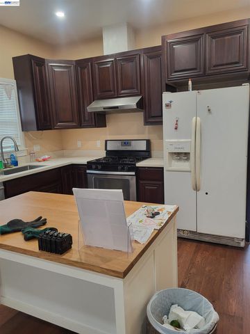 2137 E 27th, Oakland, CA 94606