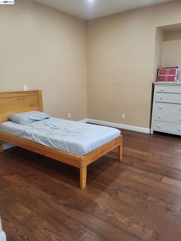 2137 E 27th, Oakland, CA 94606