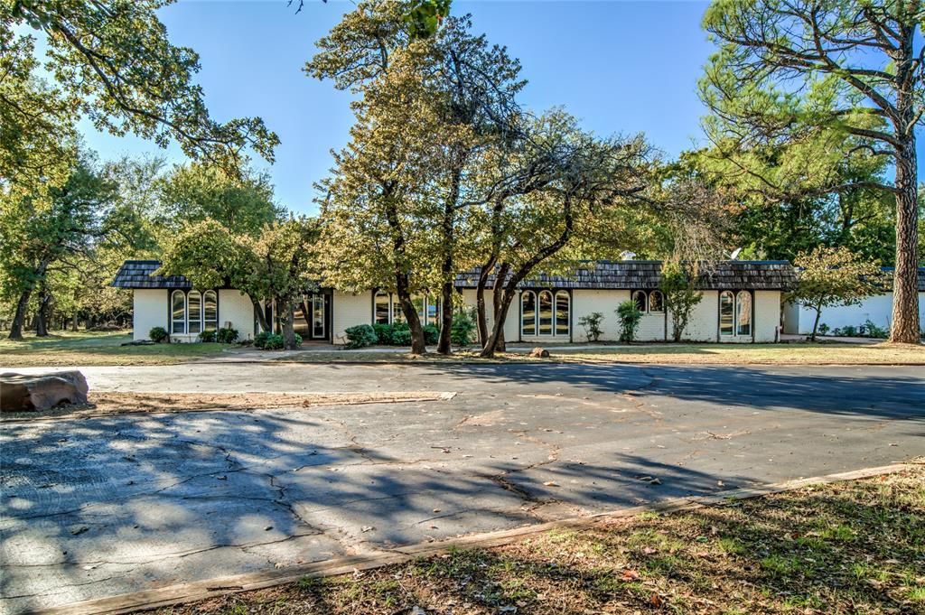 6101 N Santa Fe Avenue, Edmond, OK 73025