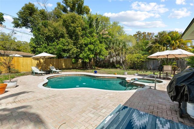 1806 BEVERLY CIRCLE N, Clearwater, FL 33764