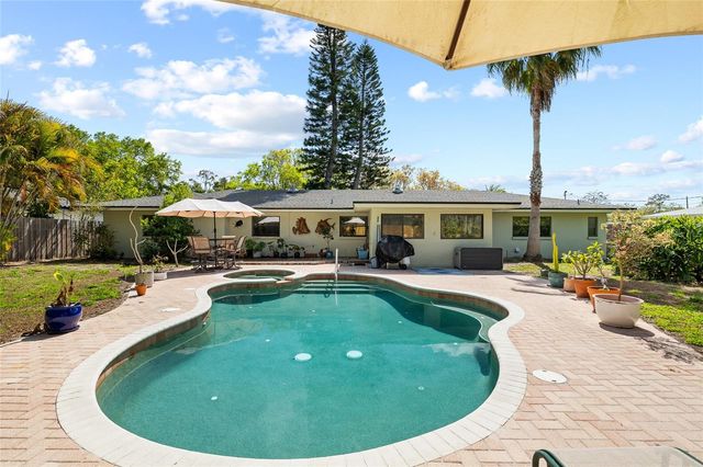 1806 BEVERLY CIRCLE N, Clearwater, FL 33764