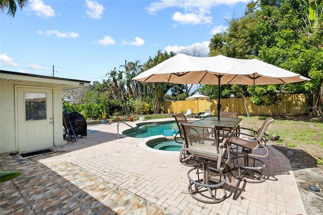 1806 BEVERLY CIRCLE N, Clearwater, FL 33764