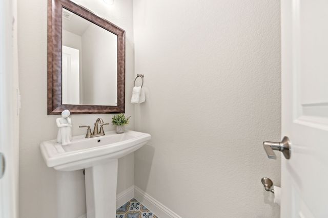 3528 Damsel Mackenzie Street, Lewisville, TX 75056