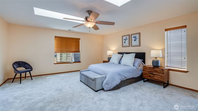 28843 213th Court SE, Kent, WA 98042