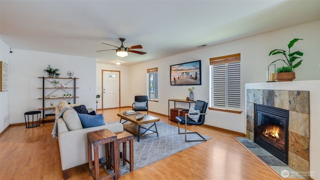 28843 213th Court SE, Kent, WA 98042