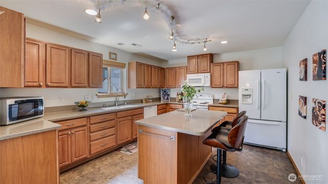 28843 213th Court SE, Kent, WA 98042