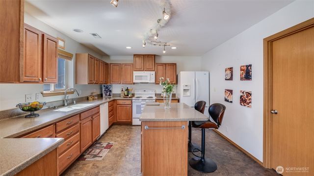 28843 213th Court SE, Kent, WA 98042