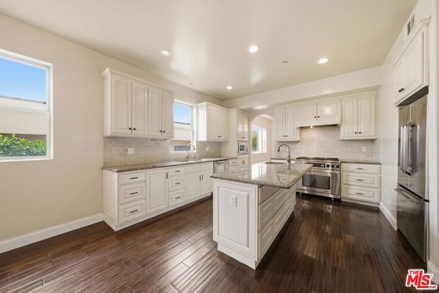 320 S SWALL Drive 3, Los Angeles, CA 90048