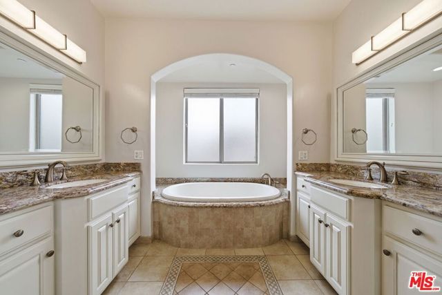 320 S SWALL Drive 3, Los Angeles, CA 90048