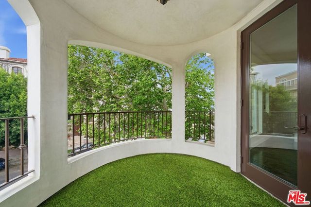 320 S SWALL Drive 3, Los Angeles, CA 90048