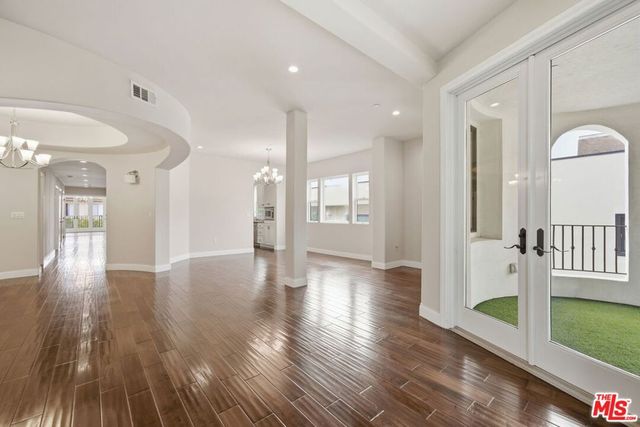 320 S SWALL Drive 3, Los Angeles, CA 90048