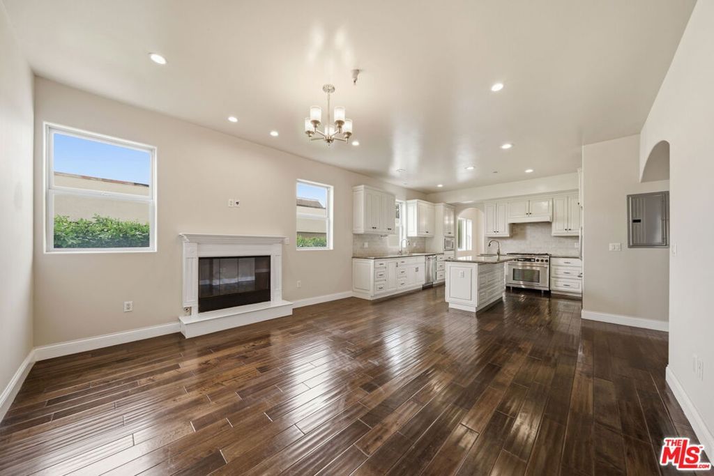 320 S SWALL Drive 3, Los Angeles, CA 90048