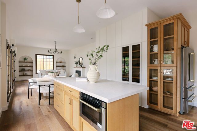 2050 N Las Palmas Avenue, Los Angeles, CA 90068