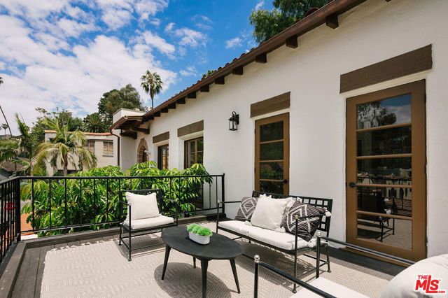 2050 N Las Palmas Avenue, Los Angeles, CA 90068