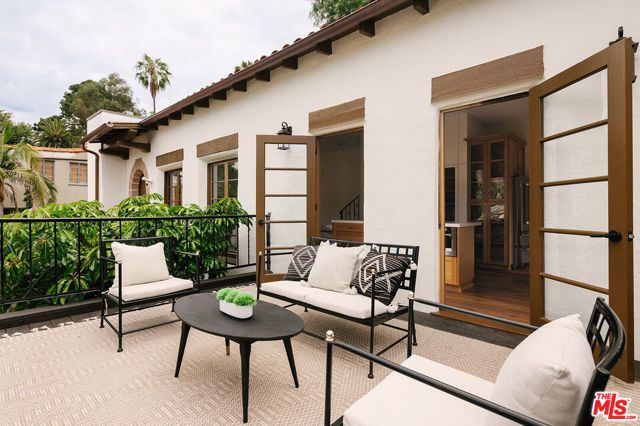 2050 N Las Palmas Avenue, Los Angeles, CA 90068