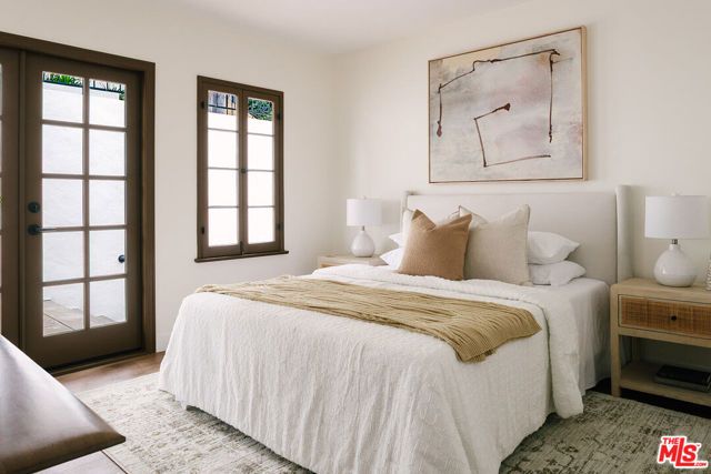 2050 N Las Palmas Avenue, Los Angeles, CA 90068