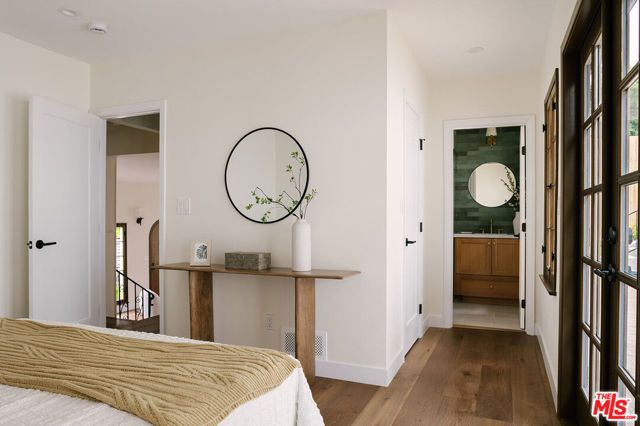 2050 N Las Palmas Avenue, Los Angeles, CA 90068