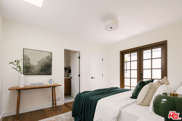 2050 N Las Palmas Avenue, Los Angeles, CA 90068