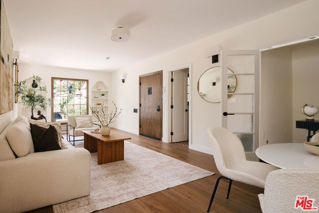 2050 N Las Palmas Avenue, Los Angeles, CA 90068