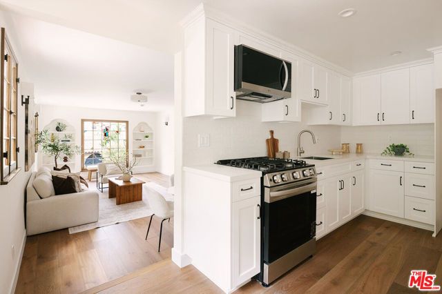 2050 N Las Palmas Avenue, Los Angeles, CA 90068
