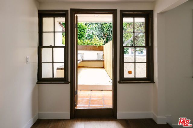 2050 N Las Palmas Avenue, Los Angeles, CA 90068
