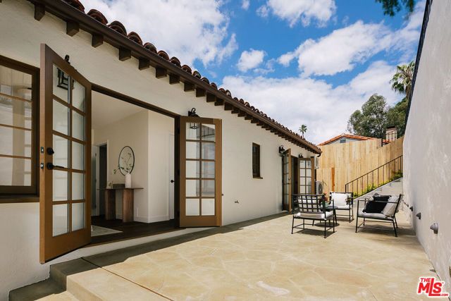 2050 N Las Palmas Avenue, Los Angeles, CA 90068
