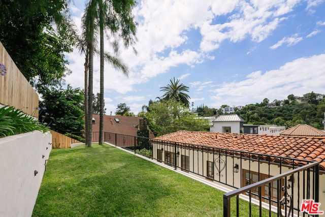 2050 N Las Palmas Avenue, Los Angeles, CA 90068
