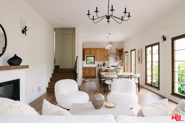2050 N Las Palmas Avenue, Los Angeles, CA 90068