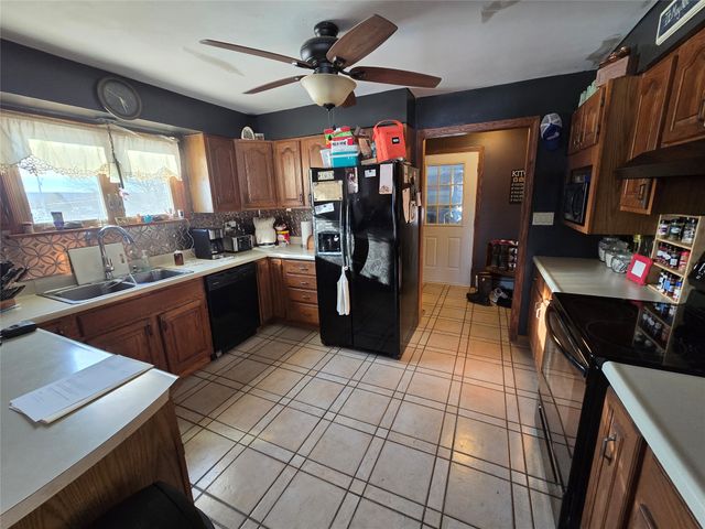 156 E MAIN Street, Columbus, PA 16405