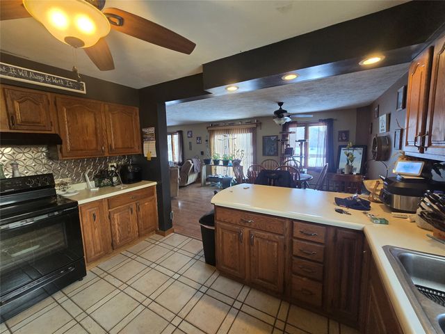 156 E MAIN Street, Columbus, PA 16405