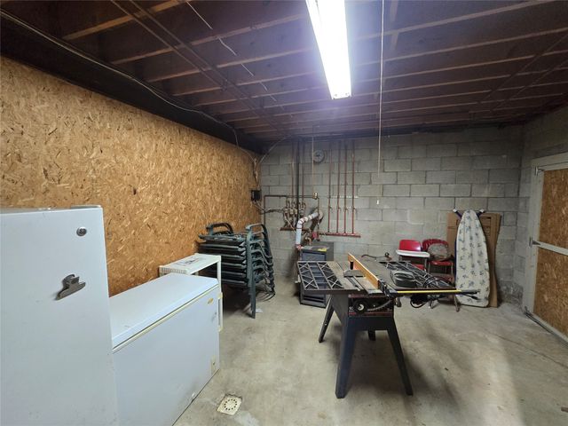 156 E MAIN Street, Columbus, PA 16405