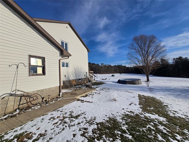 156 E MAIN Street, Columbus, PA 16405