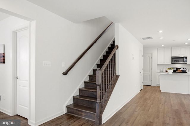 462 LUDGATE MNR, Falling Waters, WV 25419