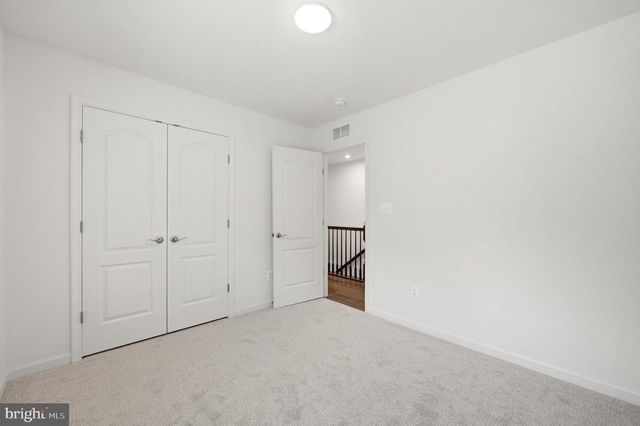 462 LUDGATE MNR, Falling Waters, WV 25419