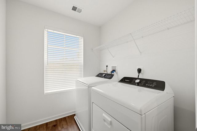 462 LUDGATE MNR, Falling Waters, WV 25419