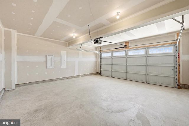 462 LUDGATE MNR, Falling Waters, WV 25419