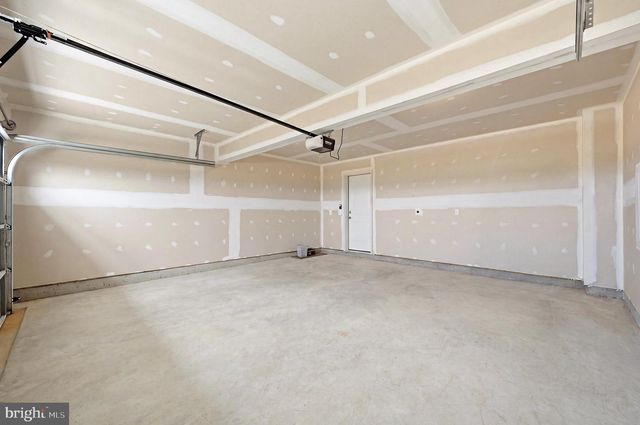 462 LUDGATE MNR, Falling Waters, WV 25419