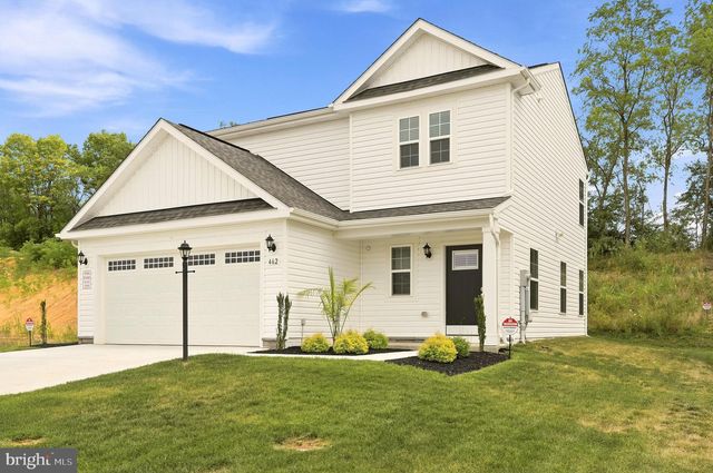 462 LUDGATE MNR, Falling Waters, WV 25419