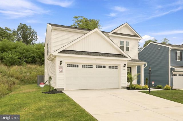 462 LUDGATE MNR, Falling Waters, WV 25419