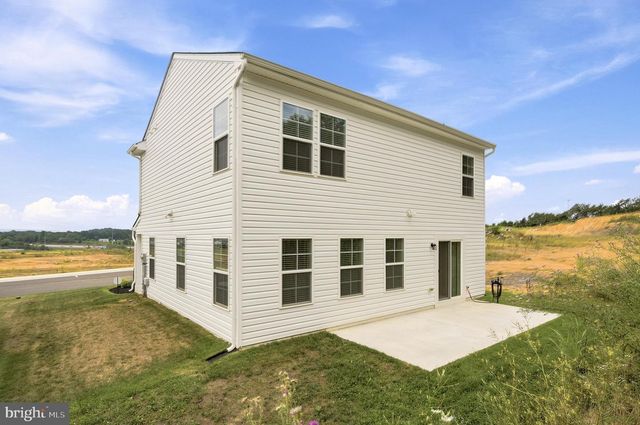 462 LUDGATE MNR, Falling Waters, WV 25419