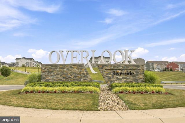 462 LUDGATE MNR, Falling Waters, WV 25419