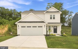 462 LUDGATE MNR, Falling Waters, WV 25419