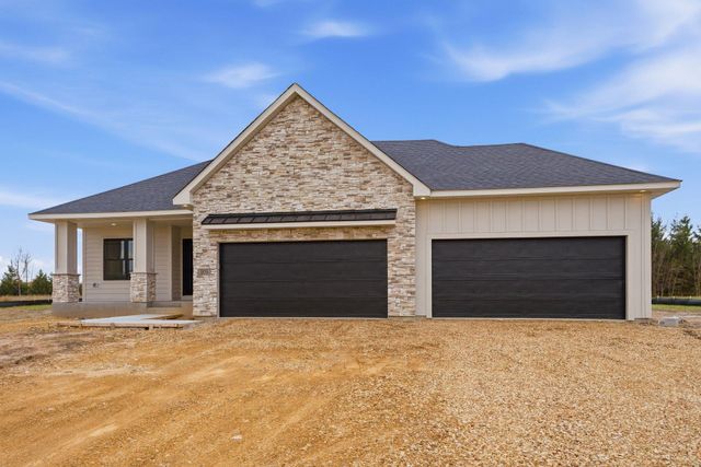 909 Acorn Court, Hudson, WI 54016