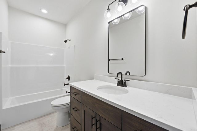 909 Acorn Court, Hudson, WI 54016
