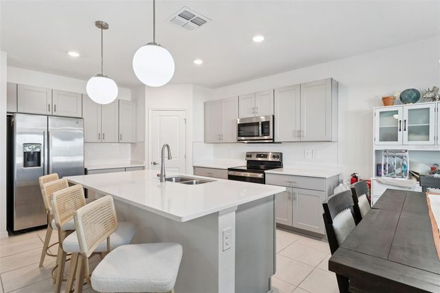 1111 CALICO POINTE CIRCLE, Groveland, FL 34736