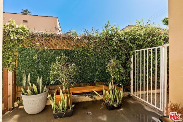 841 Westmount Drive 116, West Hollywood, CA 90069
